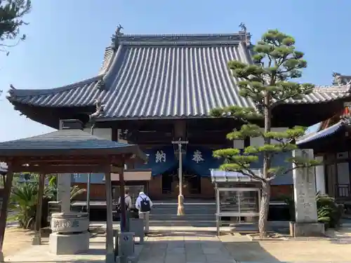 西林寺の本殿