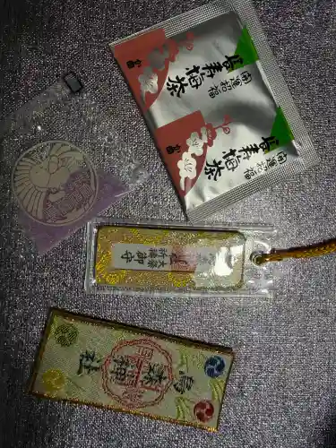 烏森神社の{uncategorized: "未分類", other: "その他", undefined: "問題あり", building: "その他建物", grave: "お墓", sacred_gate: "鳥居", guardian: "狛犬", statue: "像", buddha: "仏像", history: "歴史", nature: "自然", garden: "庭園", animal: "動物", pagoda: "塔", temizu: "手水舎", mountain_gate: "山門・神門", sanctuary: "本殿・本堂", subordinate: "末社・摂社", art: "芸術", scenery: "景色", jizo: "地蔵", ema: "絵馬", goshuin: "御朱印", omikuji: "おみくじ", items: "授与品その他", amulet: "お守り", goshuincho: "御朱印帳", eats: "食事", festival: "お祭り", votive_dance: "神楽", shichigosan: "七五三参", wedding: "結婚式", experience: "体験その他", initially: "初詣", around: "周辺", anti_infection: "感染症対策"}