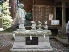 示現神社の像