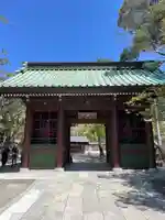 高徳院の山門・神門