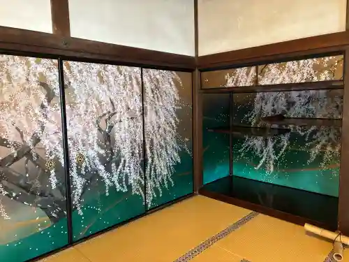 三宝院（三宝院門跡）の{uncategorized: "未分類", other: "その他", undefined: "問題あり", building: "その他建物", grave: "お墓", sacred_gate: "鳥居", guardian: "狛犬", statue: "像", buddha: "仏像", history: "歴史", nature: "自然", garden: "庭園", animal: "動物", pagoda: "塔", temizu: "手水舎", mountain_gate: "山門・神門", sanctuary: "本殿・本堂", subordinate: "末社・摂社", art: "芸術", scenery: "景色", jizo: "地蔵", ema: "絵馬", goshuin: "御朱印", omikuji: "おみくじ", items: "授与品その他", amulet: "お守り", goshuincho: "御朱印帳", eats: "食事", festival: "お祭り", votive_dance: "神楽", shichigosan: "七五三参", wedding: "結婚式", experience: "体験その他", initially: "初詣", around: "周辺", anti_infection: "感染症対策"}