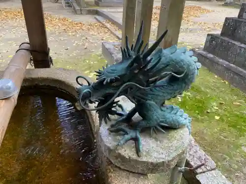 村屋坐弥冨都比売神社の手水舎