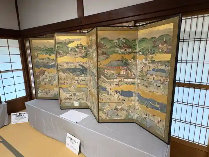 豊国神社の{uncategorized: "未分類", other: "その他", undefined: "問題あり", building: "その他建物", grave: "お墓", sacred_gate: "鳥居", guardian: "狛犬", statue: "像", buddha: "仏像", history: "歴史", nature: "自然", garden: "庭園", animal: "動物", pagoda: "塔", temizu: "手水舎", mountain_gate: "山門・神門", sanctuary: "本殿・本堂", subordinate: "末社・摂社", art: "芸術", scenery: "景色", jizo: "地蔵", ema: "絵馬", goshuin: "御朱印", omikuji: "おみくじ", items: "授与品その他", amulet: "お守り", goshuincho: "御朱印帳", eats: "食事", festival: "お祭り", votive_dance: "神楽", shichigosan: "七五三参", wedding: "結婚式", experience: "体験その他", initially: "初詣", around: "周辺", anti_infection: "感染症対策"}