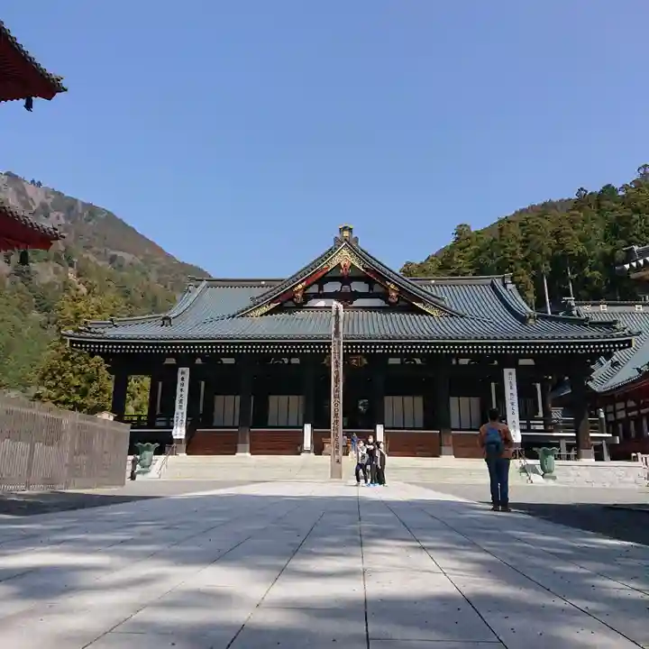 久遠寺の本殿・本堂