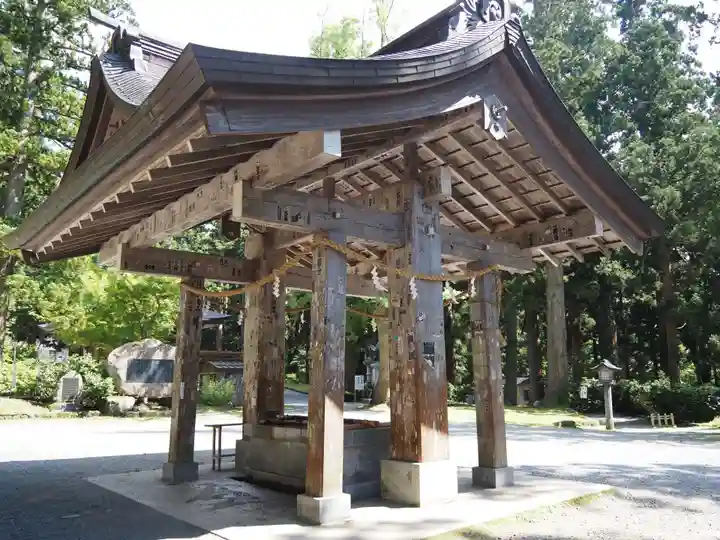 出羽神社(出羽三山神社)~三神合祭殿~の手水舎