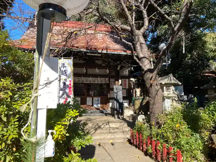 子安稲荷神社の建物その他