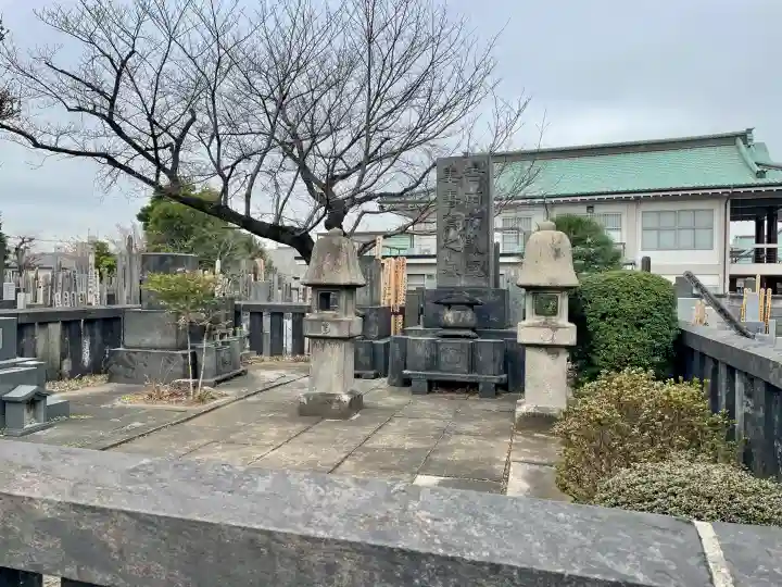 天竜院の{uncategorized: "未分類", other: "その他", undefined: "問題あり", building: "その他建物", grave: "お墓", sacred_gate: "鳥居", guardian: "狛犬", statue: "像", buddha: "仏像", history: "歴史", nature: "自然", garden: "庭園", animal: "動物", pagoda: "塔", temizu: "手水舎", mountain_gate: "山門・神門", sanctuary: "本殿・本堂", subordinate: "末社・摂社", art: "芸術", scenery: "景色", jizo: "地蔵", ema: "絵馬", goshuin: "御朱印", omikuji: "おみくじ", items: "授与品その他", amulet: "お守り", goshuincho: "御朱印帳", eats: "食事", festival: "お祭り", votive_dance: "神楽", shichigosan: "七五三参", wedding: "結婚式", experience: "体験その他", initially: "初詣", around: "周辺", anti_infection: "感染症対策"}