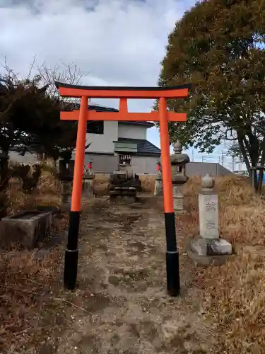 末広稲荷神社の{uncategorized: "未分類", other: "その他", undefined: "問題あり", building: "その他建物", grave: "お墓", sacred_gate: "鳥居", guardian: "狛犬", statue: "像", buddha: "仏像", history: "歴史", nature: "自然", garden: "庭園", animal: "動物", pagoda: "塔", temizu: "手水舎", mountain_gate: "山門・神門", sanctuary: "本殿・本堂", subordinate: "末社・摂社", art: "芸術", scenery: "景色", jizo: "地蔵", ema: "絵馬", goshuin: "御朱印", omikuji: "おみくじ", items: "授与品その他", amulet: "お守り", goshuincho: "御朱印帳", eats: "食事", festival: "お祭り", votive_dance: "神楽", shichigosan: "七五三参", wedding: "結婚式", experience: "体験その他", initially: "初詣", around: "周辺", anti_infection: "感染症対策"}