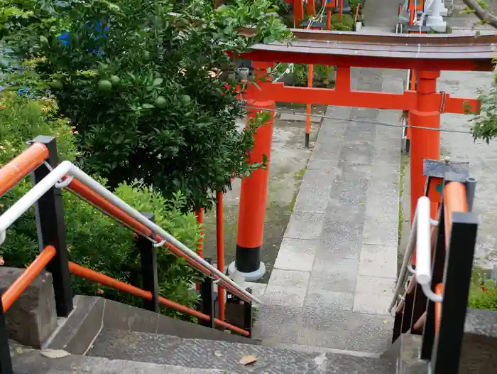 塚越稲荷神社の建物その他