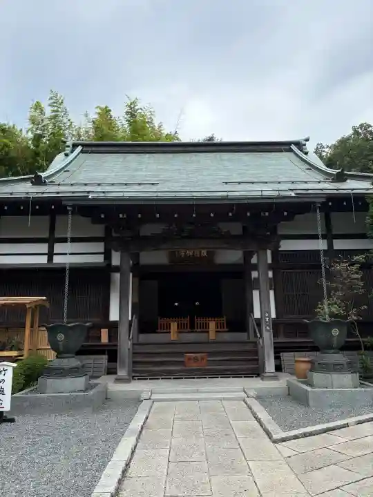 報国寺の{uncategorized: "未分類", other: "その他", undefined: "問題あり", building: "その他建物", grave: "お墓", sacred_gate: "鳥居", guardian: "狛犬", statue: "像", buddha: "仏像", history: "歴史", nature: "自然", garden: "庭園", animal: "動物", pagoda: "塔", temizu: "手水舎", mountain_gate: "山門・神門", sanctuary: "本殿・本堂", subordinate: "末社・摂社", art: "芸術", scenery: "景色", jizo: "地蔵", ema: "絵馬", goshuin: "御朱印", omikuji: "おみくじ", items: "授与品その他", amulet: "お守り", goshuincho: "御朱印帳", eats: "食事", festival: "お祭り", votive_dance: "神楽", shichigosan: "七五三参", wedding: "結婚式", experience: "体験その他", initially: "初詣", around: "周辺", anti_infection: "感染症対策"}