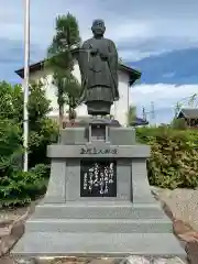 栄林寺の像