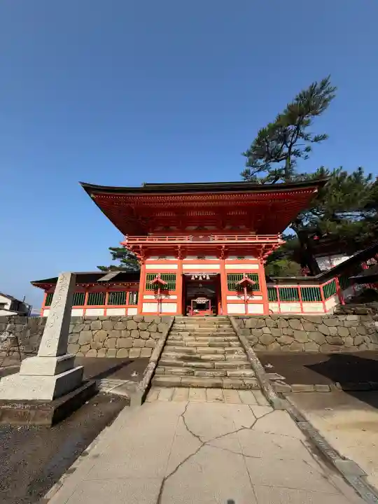 日御碕神社の{uncategorized: "未分類", other: "その他", undefined: "問題あり", building: "その他建物", grave: "お墓", sacred_gate: "鳥居", guardian: "狛犬", statue: "像", buddha: "仏像", history: "歴史", nature: "自然", garden: "庭園", animal: "動物", pagoda: "塔", temizu: "手水舎", mountain_gate: "山門・神門", sanctuary: "本殿・本堂", subordinate: "末社・摂社", art: "芸術", scenery: "景色", jizo: "地蔵", ema: "絵馬", goshuin: "御朱印", omikuji: "おみくじ", items: "授与品その他", amulet: "お守り", goshuincho: "御朱印帳", eats: "食事", festival: "お祭り", votive_dance: "神楽", shichigosan: "七五三参", wedding: "結婚式", experience: "体験その他", initially: "初詣", around: "周辺", anti_infection: "感染症対策"}