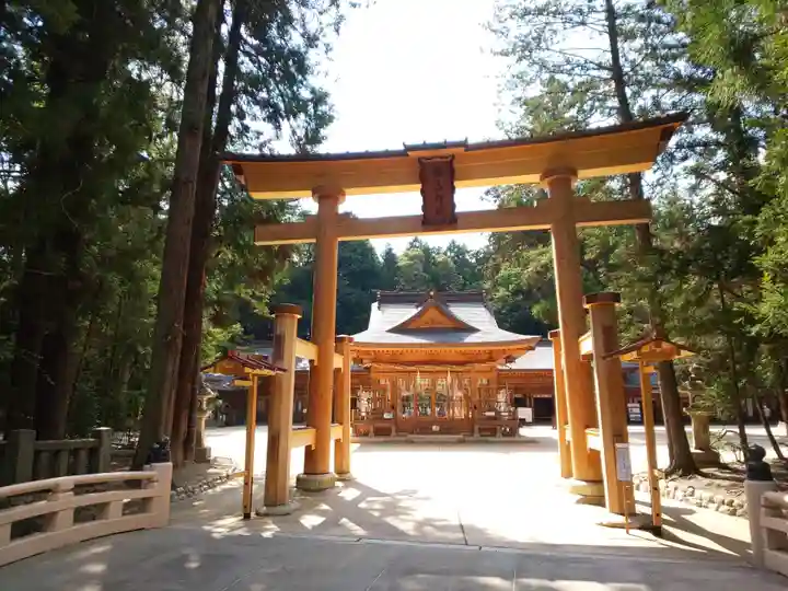 穂高神社本宮の鳥居