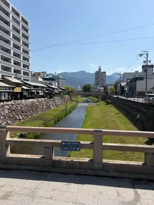 四柱神社の{uncategorized: "未分類", other: "その他", undefined: "問題あり", building: "その他建物", grave: "お墓", sacred_gate: "鳥居", guardian: "狛犬", statue: "像", buddha: "仏像", history: "歴史", nature: "自然", garden: "庭園", animal: "動物", pagoda: "塔", temizu: "手水舎", mountain_gate: "山門・神門", sanctuary: "本殿・本堂", subordinate: "末社・摂社", art: "芸術", scenery: "景色", jizo: "地蔵", ema: "絵馬", goshuin: "御朱印", omikuji: "おみくじ", items: "授与品その他", amulet: "お守り", goshuincho: "御朱印帳", eats: "食事", festival: "お祭り", votive_dance: "神楽", shichigosan: "七五三参", wedding: "結婚式", experience: "体験その他", initially: "初詣", around: "周辺", anti_infection: "感染症対策"}