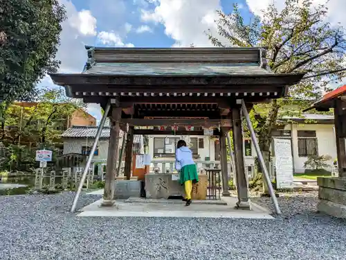 白山神社（二子町）の手水舎