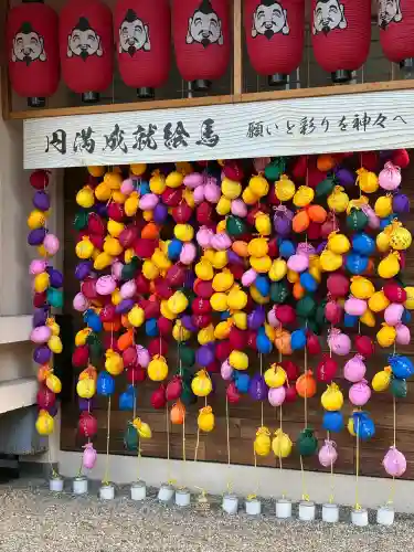 今宮戎神社の{uncategorized: "未分類", other: "その他", undefined: "問題あり", building: "その他建物", grave: "お墓", sacred_gate: "鳥居", guardian: "狛犬", statue: "像", buddha: "仏像", history: "歴史", nature: "自然", garden: "庭園", animal: "動物", pagoda: "塔", temizu: "手水舎", mountain_gate: "山門・神門", sanctuary: "本殿・本堂", subordinate: "末社・摂社", art: "芸術", scenery: "景色", jizo: "地蔵", ema: "絵馬", goshuin: "御朱印", omikuji: "おみくじ", items: "授与品その他", amulet: "お守り", goshuincho: "御朱印帳", eats: "食事", festival: "お祭り", votive_dance: "神楽", shichigosan: "七五三参", wedding: "結婚式", experience: "体験その他", initially: "初詣", around: "周辺", anti_infection: "感染症対策"}