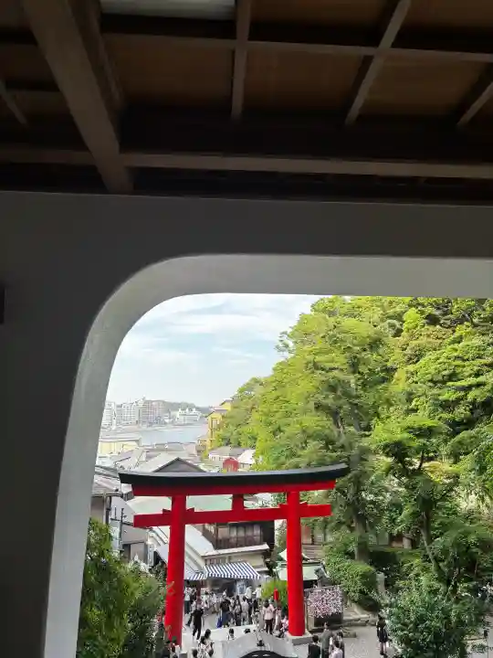 江島神社の{uncategorized: "未分類", other: "その他", undefined: "問題あり", building: "その他建物", grave: "お墓", sacred_gate: "鳥居", guardian: "狛犬", statue: "像", buddha: "仏像", history: "歴史", nature: "自然", garden: "庭園", animal: "動物", pagoda: "塔", temizu: "手水舎", mountain_gate: "山門・神門", sanctuary: "本殿・本堂", subordinate: "末社・摂社", art: "芸術", scenery: "景色", jizo: "地蔵", ema: "絵馬", goshuin: "御朱印", omikuji: "おみくじ", items: "授与品その他", amulet: "お守り", goshuincho: "御朱印帳", eats: "食事", festival: "お祭り", votive_dance: "神楽", shichigosan: "七五三参", wedding: "結婚式", experience: "体験その他", initially: "初詣", around: "周辺", anti_infection: "感染症対策"}