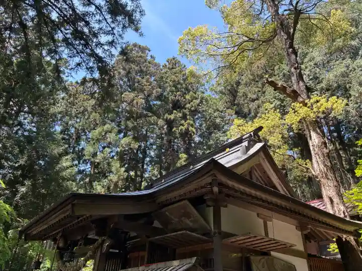 日光大室高龗神社の{uncategorized: "未分類", other: "その他", undefined: "問題あり", building: "その他建物", grave: "お墓", sacred_gate: "鳥居", guardian: "狛犬", statue: "像", buddha: "仏像", history: "歴史", nature: "自然", garden: "庭園", animal: "動物", pagoda: "塔", temizu: "手水舎", mountain_gate: "山門・神門", sanctuary: "本殿・本堂", subordinate: "末社・摂社", art: "芸術", scenery: "景色", jizo: "地蔵", ema: "絵馬", goshuin: "御朱印", omikuji: "おみくじ", items: "授与品その他", amulet: "お守り", goshuincho: "御朱印帳", eats: "食事", festival: "お祭り", votive_dance: "神楽", shichigosan: "七五三参", wedding: "結婚式", experience: "体験その他", initially: "初詣", around: "周辺", anti_infection: "感染症対策"}
