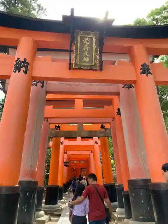 伏見稲荷大社の{uncategorized: "未分類", other: "その他", undefined: "問題あり", building: "その他建物", grave: "お墓", sacred_gate: "鳥居", guardian: "狛犬", statue: "像", buddha: "仏像", history: "歴史", nature: "自然", garden: "庭園", animal: "動物", pagoda: "塔", temizu: "手水舎", mountain_gate: "山門・神門", sanctuary: "本殿・本堂", subordinate: "末社・摂社", art: "芸術", scenery: "景色", jizo: "地蔵", ema: "絵馬", goshuin: "御朱印", omikuji: "おみくじ", items: "授与品その他", amulet: "お守り", goshuincho: "御朱印帳", eats: "食事", festival: "お祭り", votive_dance: "神楽", shichigosan: "七五三参", wedding: "結婚式", experience: "体験その他", initially: "初詣", around: "周辺", anti_infection: "感染症対策"}