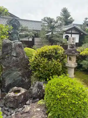 崇福寺の{uncategorized: "未分類", other: "その他", undefined: "問題あり", building: "その他建物", grave: "お墓", sacred_gate: "鳥居", guardian: "狛犬", statue: "像", buddha: "仏像", history: "歴史", nature: "自然", garden: "庭園", animal: "動物", pagoda: "塔", temizu: "手水舎", mountain_gate: "山門・神門", sanctuary: "本殿・本堂", subordinate: "末社・摂社", art: "芸術", scenery: "景色", jizo: "地蔵", ema: "絵馬", goshuin: "御朱印", omikuji: "おみくじ", items: "授与品その他", amulet: "お守り", goshuincho: "御朱印帳", eats: "食事", festival: "お祭り", votive_dance: "神楽", shichigosan: "七五三参", wedding: "結婚式", experience: "体験その他", initially: "初詣", around: "周辺", anti_infection: "感染症対策"}