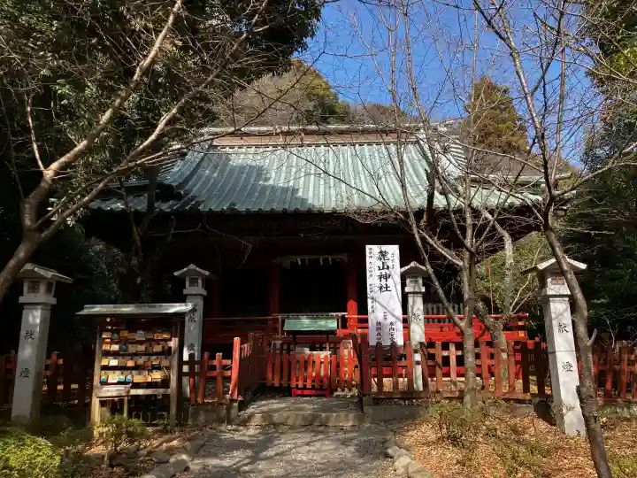 静岡浅間神社の{uncategorized: "未分類", other: "その他", undefined: "問題あり", building: "その他建物", grave: "お墓", sacred_gate: "鳥居", guardian: "狛犬", statue: "像", buddha: "仏像", history: "歴史", nature: "自然", garden: "庭園", animal: "動物", pagoda: "塔", temizu: "手水舎", mountain_gate: "山門・神門", sanctuary: "本殿・本堂", subordinate: "末社・摂社", art: "芸術", scenery: "景色", jizo: "地蔵", ema: "絵馬", goshuin: "御朱印", omikuji: "おみくじ", items: "授与品その他", amulet: "お守り", goshuincho: "御朱印帳", eats: "食事", festival: "お祭り", votive_dance: "神楽", shichigosan: "七五三参", wedding: "結婚式", experience: "体験その他", initially: "初詣", around: "周辺", anti_infection: "感染症対策"}