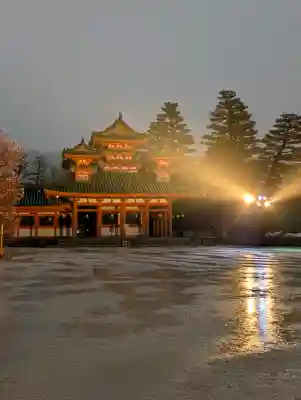 平安神宮の{uncategorized: "未分類", other: "その他", undefined: "問題あり", building: "その他建物", grave: "お墓", sacred_gate: "鳥居", guardian: "狛犬", statue: "像", buddha: "仏像", history: "歴史", nature: "自然", garden: "庭園", animal: "動物", pagoda: "塔", temizu: "手水舎", mountain_gate: "山門・神門", sanctuary: "本殿・本堂", subordinate: "末社・摂社", art: "芸術", scenery: "景色", jizo: "地蔵", ema: "絵馬", goshuin: "御朱印", omikuji: "おみくじ", items: "授与品その他", amulet: "お守り", goshuincho: "御朱印帳", eats: "食事", festival: "お祭り", votive_dance: "神楽", shichigosan: "七五三参", wedding: "結婚式", experience: "体験その他", initially: "初詣", around: "周辺", anti_infection: "感染症対策"}