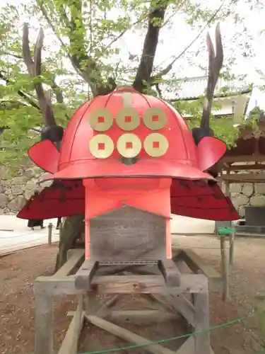 眞田神社の像