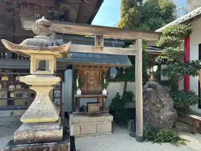 殖栗神社の{uncategorized: "未分類", other: "その他", undefined: "問題あり", building: "その他建物", grave: "お墓", sacred_gate: "鳥居", guardian: "狛犬", statue: "像", buddha: "仏像", history: "歴史", nature: "自然", garden: "庭園", animal: "動物", pagoda: "塔", temizu: "手水舎", mountain_gate: "山門・神門", sanctuary: "本殿・本堂", subordinate: "末社・摂社", art: "芸術", scenery: "景色", jizo: "地蔵", ema: "絵馬", goshuin: "御朱印", omikuji: "おみくじ", items: "授与品その他", amulet: "お守り", goshuincho: "御朱印帳", eats: "食事", festival: "お祭り", votive_dance: "神楽", shichigosan: "七五三参", wedding: "結婚式", experience: "体験その他", initially: "初詣", around: "周辺", anti_infection: "感染症対策"}
