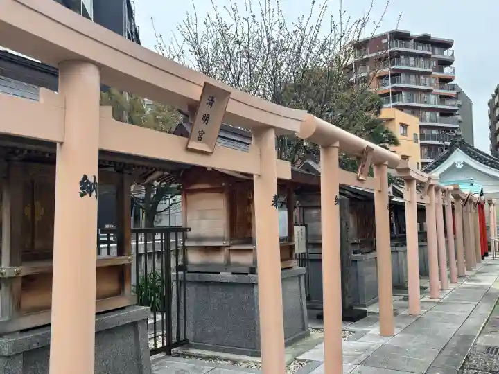 鶴見神社の{uncategorized: "未分類", other: "その他", undefined: "問題あり", building: "その他建物", grave: "お墓", sacred_gate: "鳥居", guardian: "狛犬", statue: "像", buddha: "仏像", history: "歴史", nature: "自然", garden: "庭園", animal: "動物", pagoda: "塔", temizu: "手水舎", mountain_gate: "山門・神門", sanctuary: "本殿・本堂", subordinate: "末社・摂社", art: "芸術", scenery: "景色", jizo: "地蔵", ema: "絵馬", goshuin: "御朱印", omikuji: "おみくじ", items: "授与品その他", amulet: "お守り", goshuincho: "御朱印帳", eats: "食事", festival: "お祭り", votive_dance: "神楽", shichigosan: "七五三参", wedding: "結婚式", experience: "体験その他", initially: "初詣", around: "周辺", anti_infection: "感染症対策"}