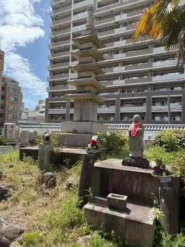 慶傳寺の{uncategorized: "未分類", other: "その他", undefined: "問題あり", building: "その他建物", grave: "お墓", sacred_gate: "鳥居", guardian: "狛犬", statue: "像", buddha: "仏像", history: "歴史", nature: "自然", garden: "庭園", animal: "動物", pagoda: "塔", temizu: "手水舎", mountain_gate: "山門・神門", sanctuary: "本殿・本堂", subordinate: "末社・摂社", art: "芸術", scenery: "景色", jizo: "地蔵", ema: "絵馬", goshuin: "御朱印", omikuji: "おみくじ", items: "授与品その他", amulet: "お守り", goshuincho: "御朱印帳", eats: "食事", festival: "お祭り", votive_dance: "神楽", shichigosan: "七五三参", wedding: "結婚式", experience: "体験その他", initially: "初詣", around: "周辺", anti_infection: "感染症対策"}