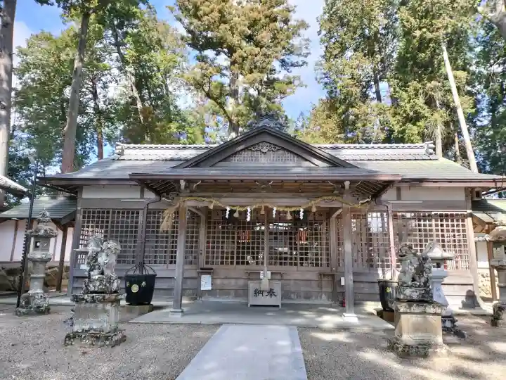 名居神社の{uncategorized: "未分類", other: "その他", undefined: "問題あり", building: "その他建物", grave: "お墓", sacred_gate: "鳥居", guardian: "狛犬", statue: "像", buddha: "仏像", history: "歴史", nature: "自然", garden: "庭園", animal: "動物", pagoda: "塔", temizu: "手水舎", mountain_gate: "山門・神門", sanctuary: "本殿・本堂", subordinate: "末社・摂社", art: "芸術", scenery: "景色", jizo: "地蔵", ema: "絵馬", goshuin: "御朱印", omikuji: "おみくじ", items: "授与品その他", amulet: "お守り", goshuincho: "御朱印帳", eats: "食事", festival: "お祭り", votive_dance: "神楽", shichigosan: "七五三参", wedding: "結婚式", experience: "体験その他", initially: "初詣", around: "周辺", anti_infection: "感染症対策"}