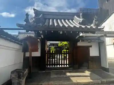 專稱寺(専称寺)の{uncategorized: "未分類", other: "その他", undefined: "問題あり", building: "その他建物", grave: "お墓", sacred_gate: "鳥居", guardian: "狛犬", statue: "像", buddha: "仏像", history: "歴史", nature: "自然", garden: "庭園", animal: "動物", pagoda: "塔", temizu: "手水舎", mountain_gate: "山門・神門", sanctuary: "本殿・本堂", subordinate: "末社・摂社", art: "芸術", scenery: "景色", jizo: "地蔵", ema: "絵馬", goshuin: "御朱印", omikuji: "おみくじ", items: "授与品その他", amulet: "お守り", goshuincho: "御朱印帳", eats: "食事", festival: "お祭り", votive_dance: "神楽", shichigosan: "七五三参", wedding: "結婚式", experience: "体験その他", initially: "初詣", around: "周辺", anti_infection: "感染症対策"}