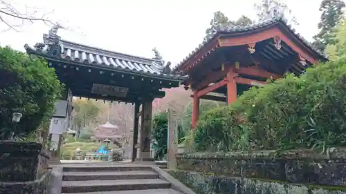 平等寺（三輪山平等寺）の山門・神門