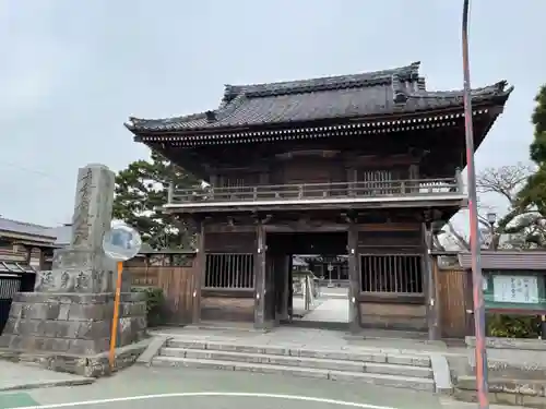 本覚寺の山門