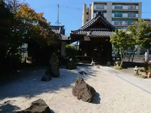 霊光院の庭園