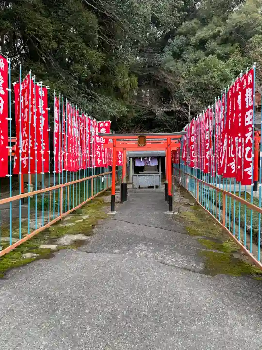 龍田大社の{uncategorized: "未分類", other: "その他", undefined: "問題あり", building: "その他建物", grave: "お墓", sacred_gate: "鳥居", guardian: "狛犬", statue: "像", buddha: "仏像", history: "歴史", nature: "自然", garden: "庭園", animal: "動物", pagoda: "塔", temizu: "手水舎", mountain_gate: "山門・神門", sanctuary: "本殿・本堂", subordinate: "末社・摂社", art: "芸術", scenery: "景色", jizo: "地蔵", ema: "絵馬", goshuin: "御朱印", omikuji: "おみくじ", items: "授与品その他", amulet: "お守り", goshuincho: "御朱印帳", eats: "食事", festival: "お祭り", votive_dance: "神楽", shichigosan: "七五三参", wedding: "結婚式", experience: "体験その他", initially: "初詣", around: "周辺", anti_infection: "感染症対策"}