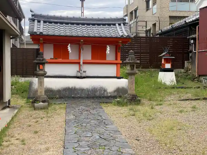 初宮神社の{uncategorized: "未分類", other: "その他", undefined: "問題あり", building: "その他建物", grave: "お墓", sacred_gate: "鳥居", guardian: "狛犬", statue: "像", buddha: "仏像", history: "歴史", nature: "自然", garden: "庭園", animal: "動物", pagoda: "塔", temizu: "手水舎", mountain_gate: "山門・神門", sanctuary: "本殿・本堂", subordinate: "末社・摂社", art: "芸術", scenery: "景色", jizo: "地蔵", ema: "絵馬", goshuin: "御朱印", omikuji: "おみくじ", items: "授与品その他", amulet: "お守り", goshuincho: "御朱印帳", eats: "食事", festival: "お祭り", votive_dance: "神楽", shichigosan: "七五三参", wedding: "結婚式", experience: "体験その他", initially: "初詣", around: "周辺", anti_infection: "感染症対策"}