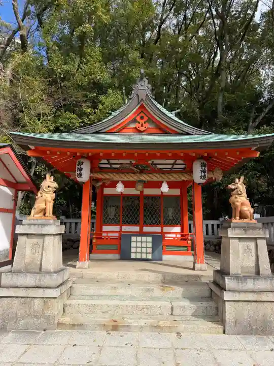 生田神社の{uncategorized: "未分類", other: "その他", undefined: "問題あり", building: "その他建物", grave: "お墓", sacred_gate: "鳥居", guardian: "狛犬", statue: "像", buddha: "仏像", history: "歴史", nature: "自然", garden: "庭園", animal: "動物", pagoda: "塔", temizu: "手水舎", mountain_gate: "山門・神門", sanctuary: "本殿・本堂", subordinate: "末社・摂社", art: "芸術", scenery: "景色", jizo: "地蔵", ema: "絵馬", goshuin: "御朱印", omikuji: "おみくじ", items: "授与品その他", amulet: "お守り", goshuincho: "御朱印帳", eats: "食事", festival: "お祭り", votive_dance: "神楽", shichigosan: "七五三参", wedding: "結婚式", experience: "体験その他", initially: "初詣", around: "周辺", anti_infection: "感染症対策"}