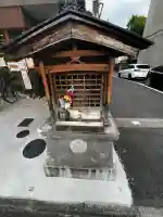 祠(地蔵)の{uncategorized: "未分類", other: "その他", undefined: "問題あり", building: "その他建物", grave: "お墓", sacred_gate: "鳥居", guardian: "狛犬", statue: "像", buddha: "仏像", history: "歴史", nature: "自然", garden: "庭園", animal: "動物", pagoda: "塔", temizu: "手水舎", mountain_gate: "山門・神門", sanctuary: "本殿・本堂", subordinate: "末社・摂社", art: "芸術", scenery: "景色", jizo: "地蔵", ema: "絵馬", goshuin: "御朱印", omikuji: "おみくじ", items: "授与品その他", amulet: "お守り", goshuincho: "御朱印帳", eats: "食事", festival: "お祭り", votive_dance: "神楽", shichigosan: "七五三参", wedding: "結婚式", experience: "体験その他", initially: "初詣", around: "周辺", anti_infection: "感染症対策"}