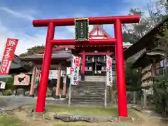 差出磯大嶽山神社 仕事と健康と厄よけの神さまの鳥居