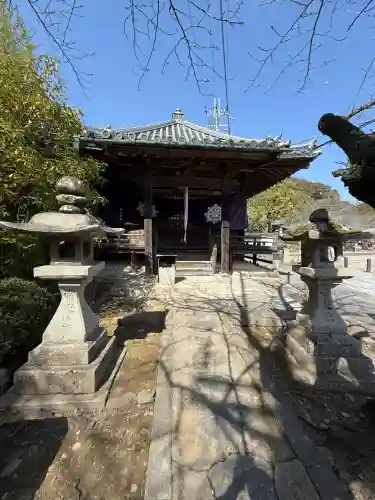 粉河寺の{uncategorized: "未分類", other: "その他", undefined: "問題あり", building: "その他建物", grave: "お墓", sacred_gate: "鳥居", guardian: "狛犬", statue: "像", buddha: "仏像", history: "歴史", nature: "自然", garden: "庭園", animal: "動物", pagoda: "塔", temizu: "手水舎", mountain_gate: "山門・神門", sanctuary: "本殿・本堂", subordinate: "末社・摂社", art: "芸術", scenery: "景色", jizo: "地蔵", ema: "絵馬", goshuin: "御朱印", omikuji: "おみくじ", items: "授与品その他", amulet: "お守り", goshuincho: "御朱印帳", eats: "食事", festival: "お祭り", votive_dance: "神楽", shichigosan: "七五三参", wedding: "結婚式", experience: "体験その他", initially: "初詣", around: "周辺", anti_infection: "感染症対策"}