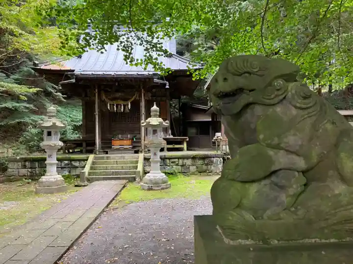 白山神社の狛犬