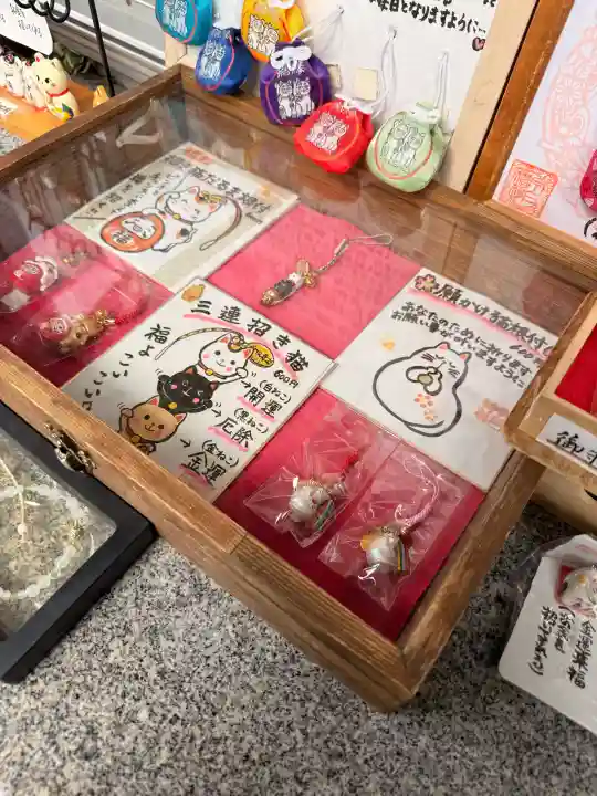 今戸神社の{uncategorized: "未分類", other: "その他", undefined: "問題あり", building: "その他建物", grave: "お墓", sacred_gate: "鳥居", guardian: "狛犬", statue: "像", buddha: "仏像", history: "歴史", nature: "自然", garden: "庭園", animal: "動物", pagoda: "塔", temizu: "手水舎", mountain_gate: "山門・神門", sanctuary: "本殿・本堂", subordinate: "末社・摂社", art: "芸術", scenery: "景色", jizo: "地蔵", ema: "絵馬", goshuin: "御朱印", omikuji: "おみくじ", items: "授与品その他", amulet: "お守り", goshuincho: "御朱印帳", eats: "食事", festival: "お祭り", votive_dance: "神楽", shichigosan: "七五三参", wedding: "結婚式", experience: "体験その他", initially: "初詣", around: "周辺", anti_infection: "感染症対策"}