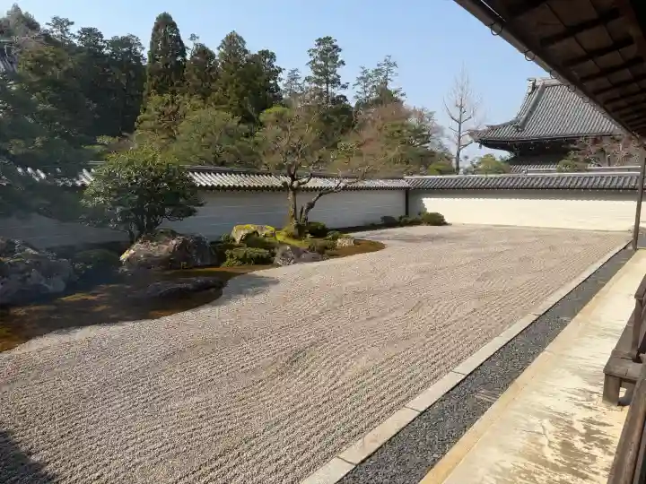 南禅寺の{uncategorized: "未分類", other: "その他", undefined: "問題あり", building: "その他建物", grave: "お墓", sacred_gate: "鳥居", guardian: "狛犬", statue: "像", buddha: "仏像", history: "歴史", nature: "自然", garden: "庭園", animal: "動物", pagoda: "塔", temizu: "手水舎", mountain_gate: "山門・神門", sanctuary: "本殿・本堂", subordinate: "末社・摂社", art: "芸術", scenery: "景色", jizo: "地蔵", ema: "絵馬", goshuin: "御朱印", omikuji: "おみくじ", items: "授与品その他", amulet: "お守り", goshuincho: "御朱印帳", eats: "食事", festival: "お祭り", votive_dance: "神楽", shichigosan: "七五三参", wedding: "結婚式", experience: "体験その他", initially: "初詣", around: "周辺", anti_infection: "感染症対策"}