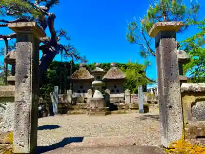 林泉寺の{uncategorized: "未分類", other: "その他", undefined: "問題あり", building: "その他建物", grave: "お墓", sacred_gate: "鳥居", guardian: "狛犬", statue: "像", buddha: "仏像", history: "歴史", nature: "自然", garden: "庭園", animal: "動物", pagoda: "塔", temizu: "手水舎", mountain_gate: "山門・神門", sanctuary: "本殿・本堂", subordinate: "末社・摂社", art: "芸術", scenery: "景色", jizo: "地蔵", ema: "絵馬", goshuin: "御朱印", omikuji: "おみくじ", items: "授与品その他", amulet: "お守り", goshuincho: "御朱印帳", eats: "食事", festival: "お祭り", votive_dance: "神楽", shichigosan: "七五三参", wedding: "結婚式", experience: "体験その他", initially: "初詣", around: "周辺", anti_infection: "感染症対策"}