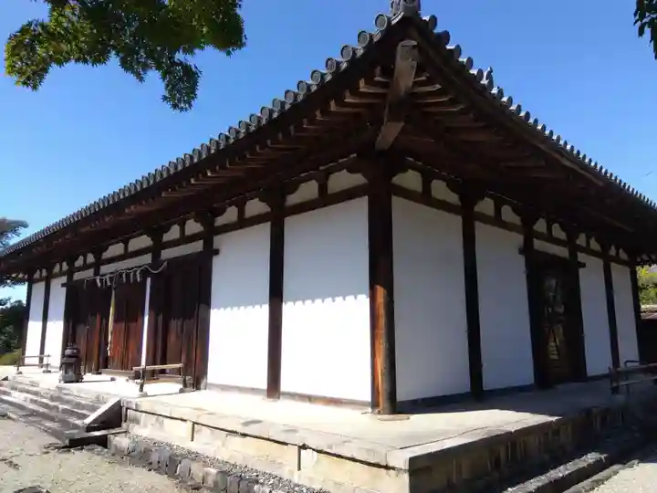 新薬師寺の本殿・本堂