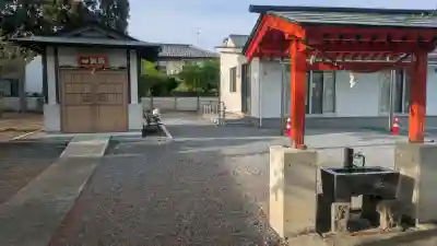 稲荷神社の{uncategorized: "未分類", other: "その他", undefined: "問題あり", building: "その他建物", grave: "お墓", sacred_gate: "鳥居", guardian: "狛犬", statue: "像", buddha: "仏像", history: "歴史", nature: "自然", garden: "庭園", animal: "動物", pagoda: "塔", temizu: "手水舎", mountain_gate: "山門・神門", sanctuary: "本殿・本堂", subordinate: "末社・摂社", art: "芸術", scenery: "景色", jizo: "地蔵", ema: "絵馬", goshuin: "御朱印", omikuji: "おみくじ", items: "授与品その他", amulet: "お守り", goshuincho: "御朱印帳", eats: "食事", festival: "お祭り", votive_dance: "神楽", shichigosan: "七五三参", wedding: "結婚式", experience: "体験その他", initially: "初詣", around: "周辺", anti_infection: "感染症対策"}