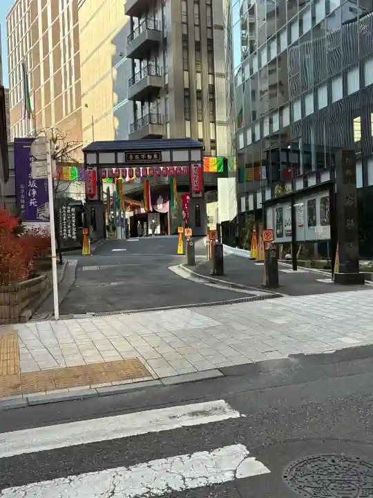 赤坂不動尊威徳寺の{uncategorized: "未分類", other: "その他", undefined: "問題あり", building: "その他建物", grave: "お墓", sacred_gate: "鳥居", guardian: "狛犬", statue: "像", buddha: "仏像", history: "歴史", nature: "自然", garden: "庭園", animal: "動物", pagoda: "塔", temizu: "手水舎", mountain_gate: "山門・神門", sanctuary: "本殿・本堂", subordinate: "末社・摂社", art: "芸術", scenery: "景色", jizo: "地蔵", ema: "絵馬", goshuin: "御朱印", omikuji: "おみくじ", items: "授与品その他", amulet: "お守り", goshuincho: "御朱印帳", eats: "食事", festival: "お祭り", votive_dance: "神楽", shichigosan: "七五三参", wedding: "結婚式", experience: "体験その他", initially: "初詣", around: "周辺", anti_infection: "感染症対策"}