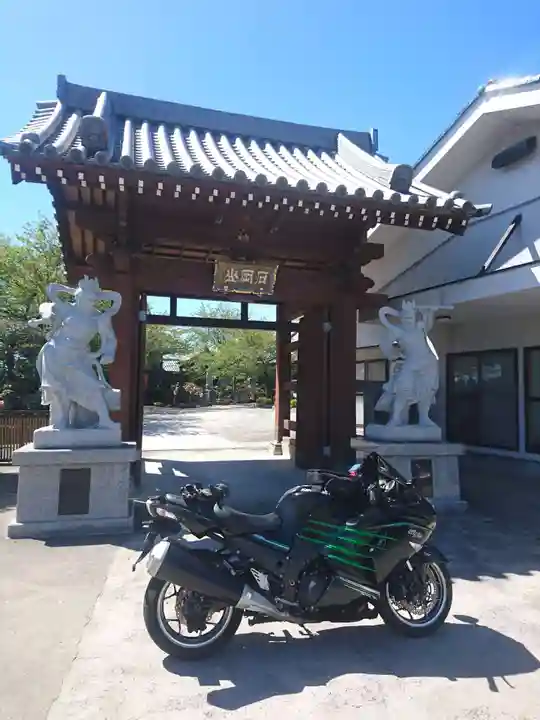 退魔寺(厄除茂呂不動尊)の山門・神門