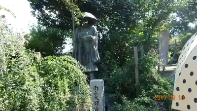 洞昌院の像